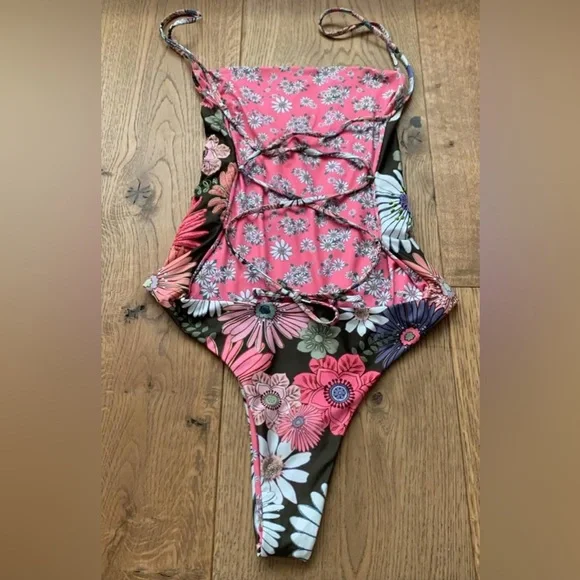 π₯ Agua Bendita Kali Floral One Piece Swimsuit - Reduced π - Picture 13 of 15